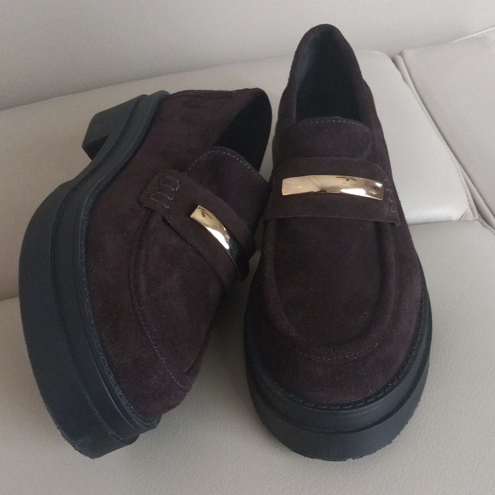 Steve Madden Chocolate Suede Platform Loafers with Gold Bar Detail Size 6.5 - Picture 4 of 15
